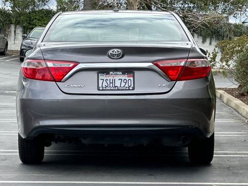 Used 2015 Toyota Camry LE image 8