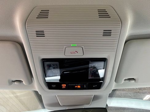Used 2026 Volkswagen Tiguan SE FWD image 17