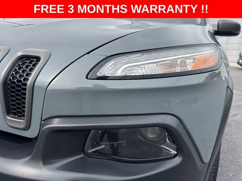Used 2014 Jeep Cherokee Trailhawk w/ Technology Group AWD/4WD image 33
