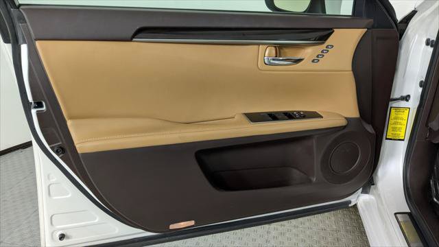 Used 2018 Lexus ES 350 w/ Luxury Package w/Wood Trim FWD image 13
