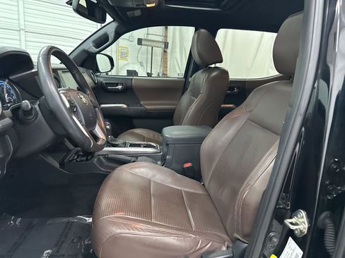 Used 2017 Toyota Tacoma Limited image 21