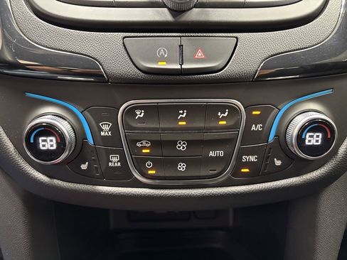 Used 2022 Chevrolet Equinox RS w/ Infotainment Package AWD/4WD image 27