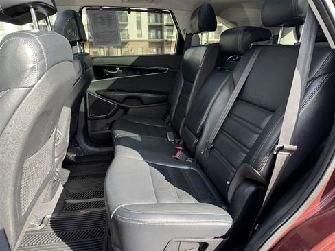 Used 2017 Kia Sorento SX image 22