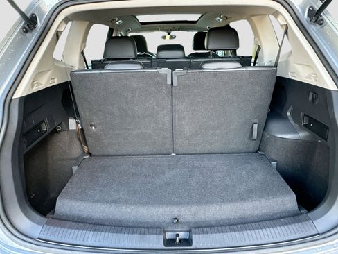 Used 2021 Volkswagen Tiguan SE w/ Panoramic Sunroof Package image 25