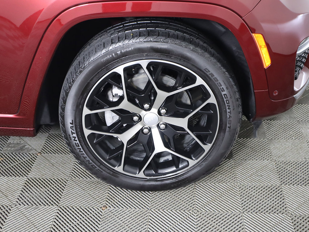 Used 2024 Jeep Grand Cherokee Summit AWD/4WD image 27
