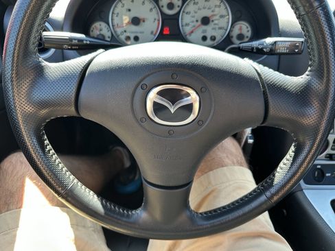 Used 2005 MAZDA MX-5 Miata w/ Convenience Pkg RWD image 21