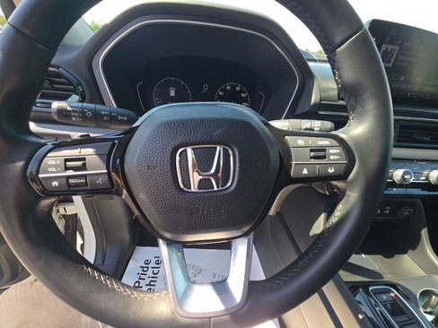 Used 2023 Honda Pilot Touring image 17