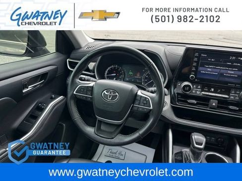 Used 2022 Toyota Highlander XLE AWD/4WD image 25