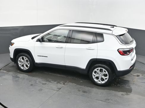 Used 2024 Jeep Compass Latitude image 35
