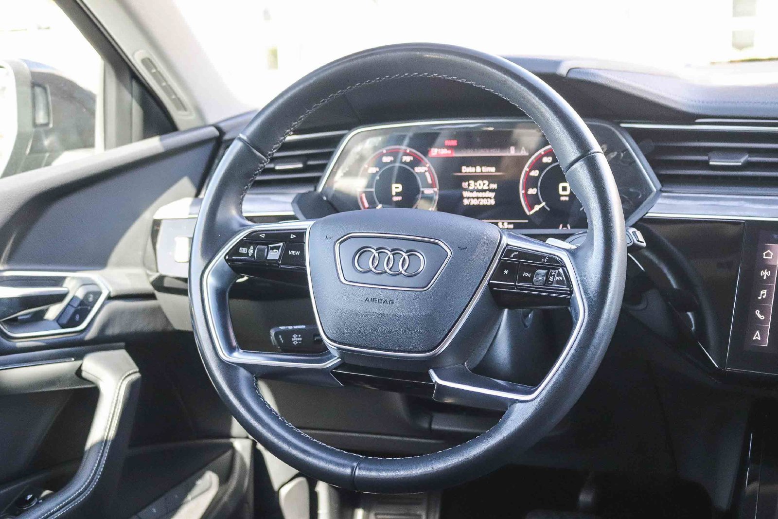 Used 2024 Audi Q8 e-tron Premium Plus AWD/4WD image 17