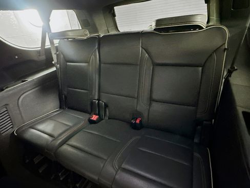 Used 2023 Chevrolet Suburban Premier image 29