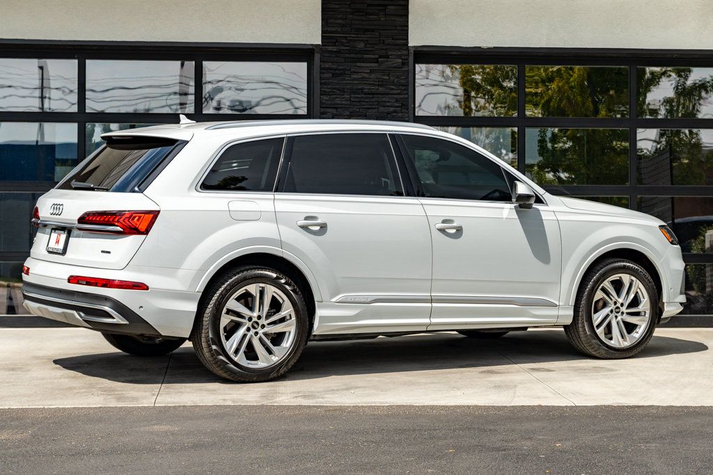 Used 2022 Audi Q7 3.0T Premium Plus w/ Premium Plus Package AWD/4WD image 9