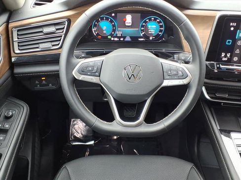 Used 2024 Volkswagen Atlas SE w/ Panoramic Sunroof Package image 7