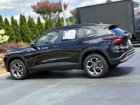 Used 2026 Chevrolet Trax LT FWD image 8