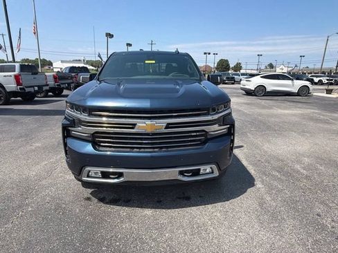 Used 2019 Chevrolet Silverado 1500 High Country w/ Technology Package AWD/4WD image 8