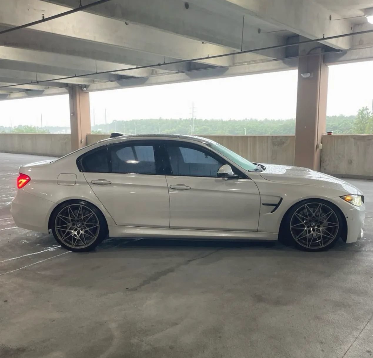 Used 2018 BMW M3 CS RWD image 5