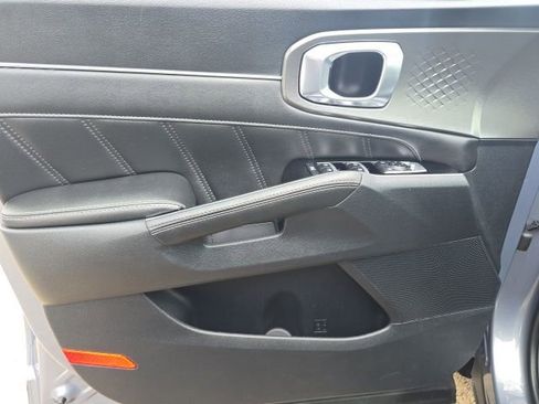 Used 2023 Kia Sorento SX image 16