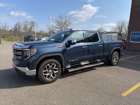Used 2023 GMC Sierra 1500 SLT w/ SLT Convenience Package image 2