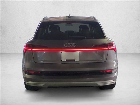 Used 2019 Audi e-tron Prestige w/ Prestige Package AWD/4WD image 7