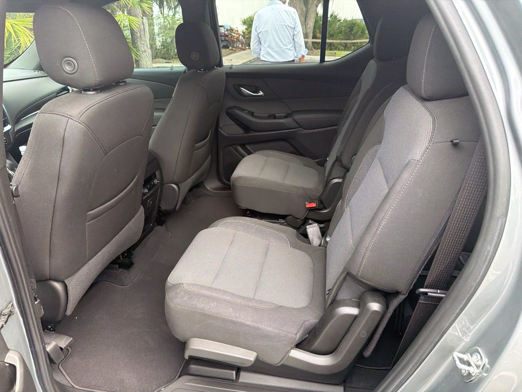 Used 2023 Chevrolet Traverse LT FWD image 3