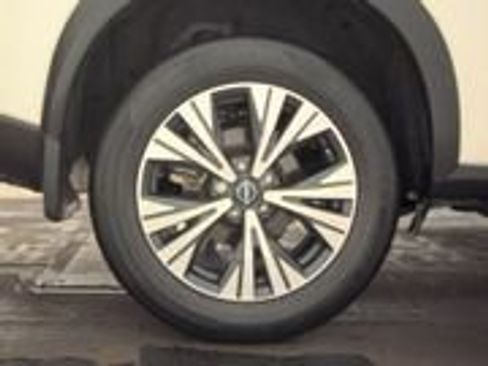 Used 2023 Nissan Rogue SV image 10