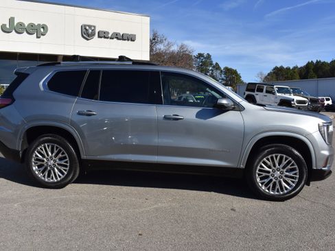 Used 2024 GMC Acadia Denali image 10