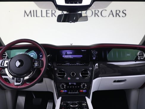 Used 2025 Rolls-Royce Cullinan Black Badge image 4