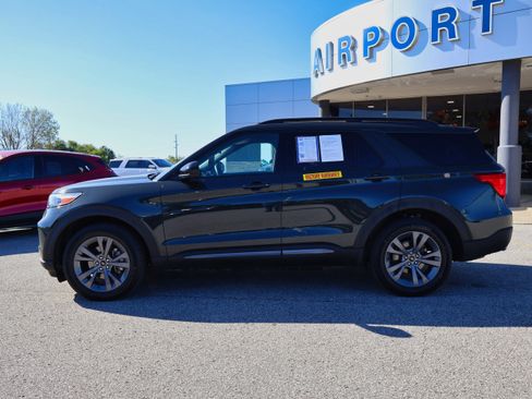 Used 2023 Ford Explorer XLT w/ Equipment Group 202A image 2