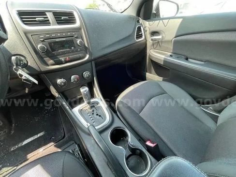 Used 2013 Dodge Avenger SE FWD image 14