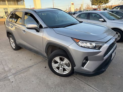 Used 2021 Toyota RAV4 XLE image 2