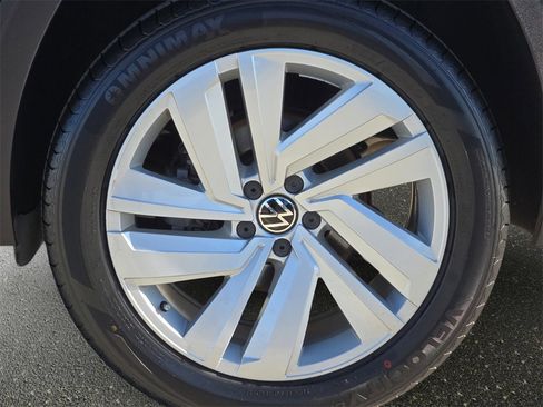 Used 2022 Volkswagen Atlas Cross Sport SE image 35