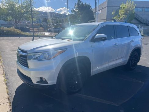Used 2015 Toyota Highlander XLE image 22