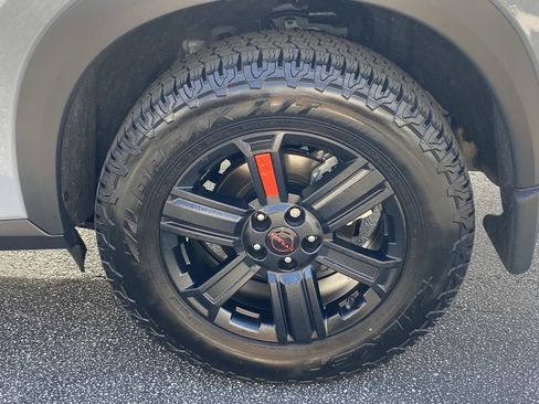 Used 2025 Nissan Rogue SV AWD/4WD image 16