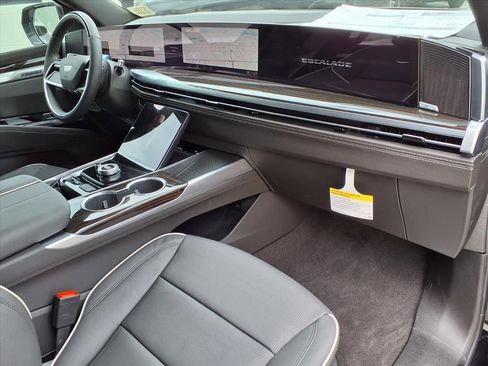 Used 2026 Cadillac Escalade Luxury w/ Touring Package AWD/4WD image 8