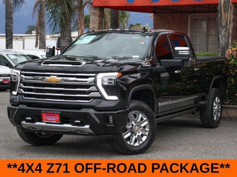 Used 2024 Chevrolet Silverado 2500 High Country w/ Technology Package AWD/4WD image 4