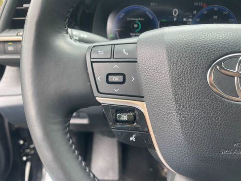 Used 2023 Toyota Crown AWD/4WD image 16