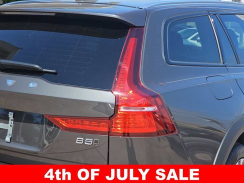Used 2025 Volvo V60 B5 Cross Country Plus AWD/4WD image 41