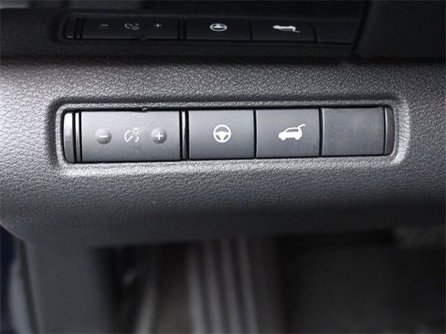 Used 2025 Nissan Pathfinder SV image 21