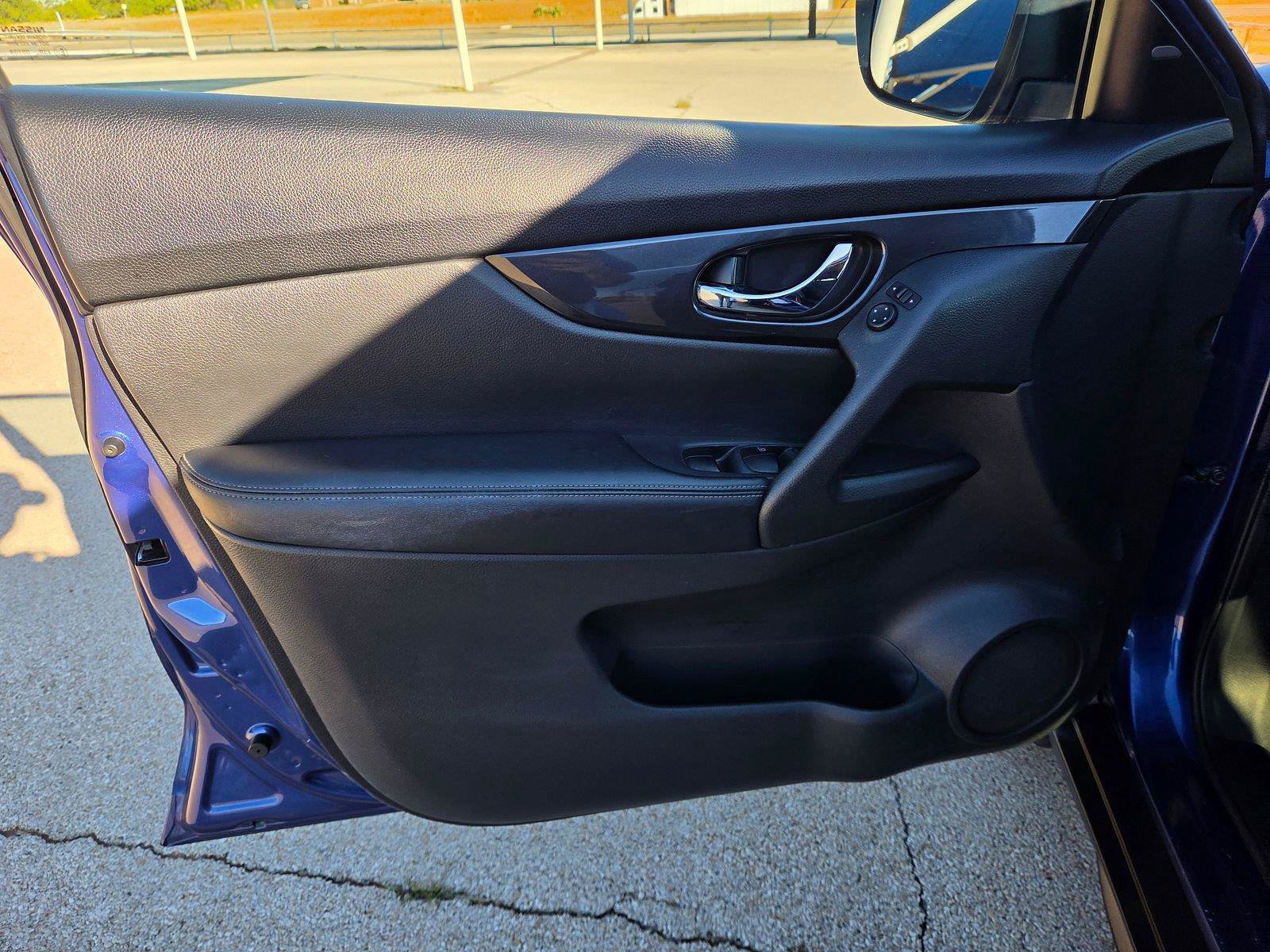 Used 2018 Nissan Rogue SV FWD image 10