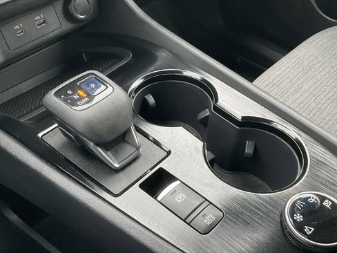 Used 2022 Nissan Rogue SV image 9