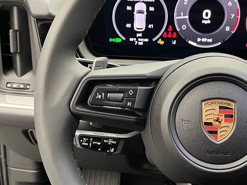 Used 2025 Porsche Cayenne image 15