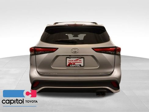 Used 2023 Toyota Highlander XSE AWD/4WD image 3