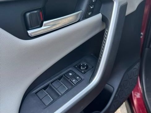 Used 2019 Toyota RAV4 Limited w/ Cold Weather Package AWD/4WD image 13