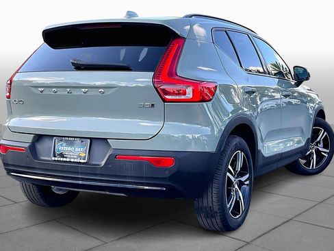 Used 2024 Volvo XC40 B5 Core image 12