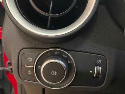 Used 2023 Alfa Romeo Stelvio Estrema image 31