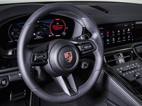 New 2025 Porsche Panamera 4 image 18