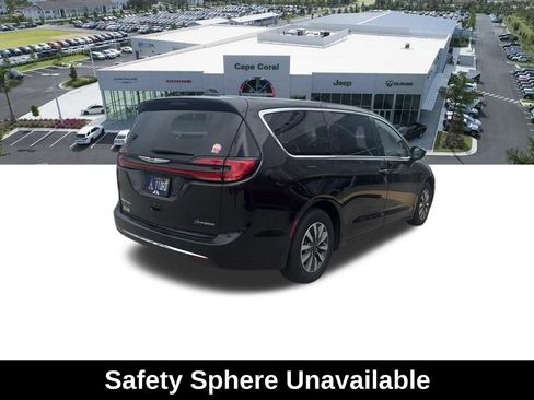 Used 2022 Chrysler Pacifica Touring-L FWD image 4