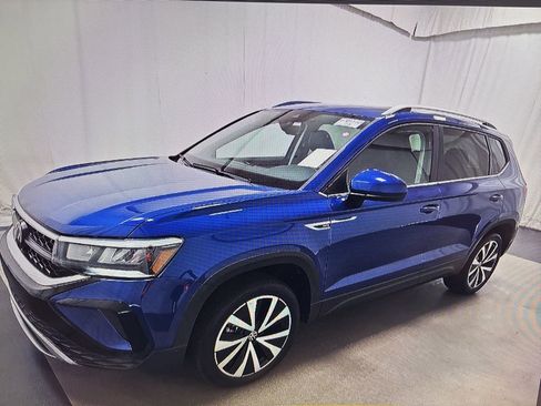 Used 2024 Volkswagen Taos SE w/ Panoramic Sunroof Package image 1