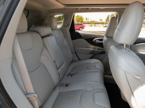 Used 2021 Jeep Cherokee Latitude Lux w/ Sun & Sound Group image 34