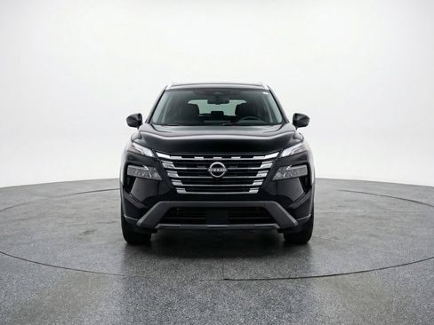 Used 2025 Nissan Rogue SV image 2